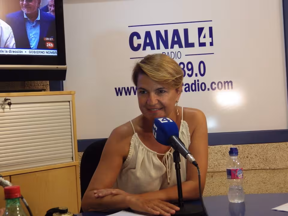 Marga Durán a CANAL4 RADIO Entre Tu I Jo