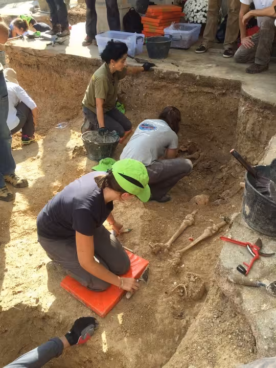 Arqueólogos encuentran restos humanos en la Fosa de Porreres|Fossa Porreres restos humanos