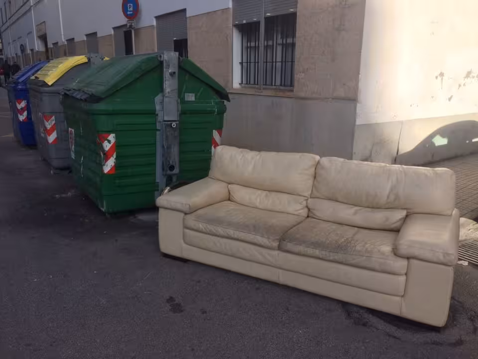 Sofá en la calle
