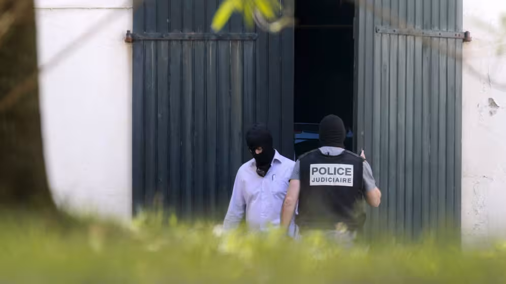 La Guardia Civil y la policía francesa en un zulo encontrado en Biarriz (Francia)