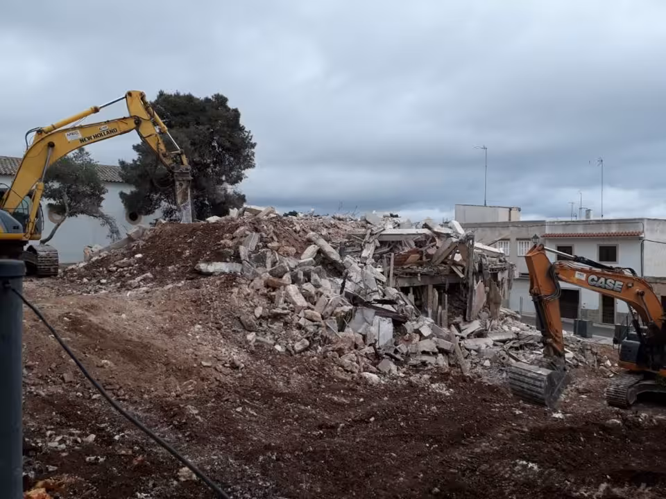 DEMOLICIO HOTEL PORTO PETRO_07