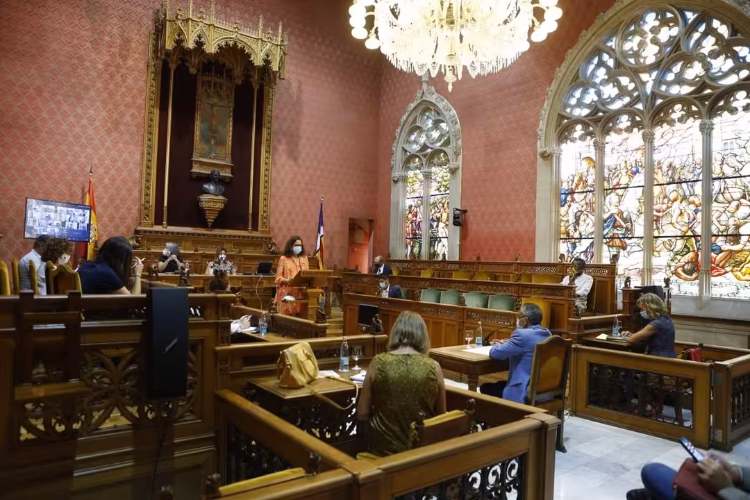 16/09/2020 Debate de Política General en el Consell de Mallorca..
Los partidos de la oposición en el Consell de Mallorca han criticado este miércoles la "falta de autocrítica" y la posición respecto a los remanentes municipales en el discurso de la presidenta de la institución insular, Catalina Cladera, durante el Debate de Política General.
POLITICA ESPAÑA EUROPA ISLAS BALEARES AUTONOMÍAS
CONSELL DE MALLORCA