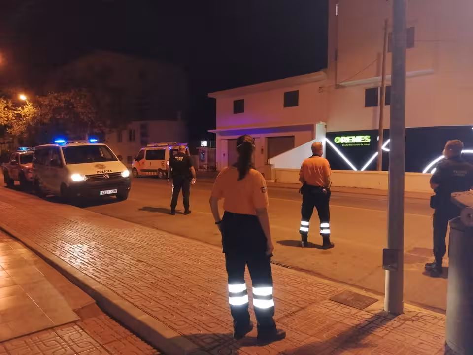 19/09/2020 Primeras horas de restricciones en Sant Antoni de Portmany..

Las primeras horas de aplicación de las nuevas restricciones de movilidad en el casco urbano de Sant Antoni han transcurrido "con tranquilidad", según ha asegurado el Ayuntamiento en un comunicado.

POLITICA ESPAÑA EUROPA ISLAS BALEARES AUTONOMÍAS
AYUNTAMIENTO SANT ANTONI (IBIZA)