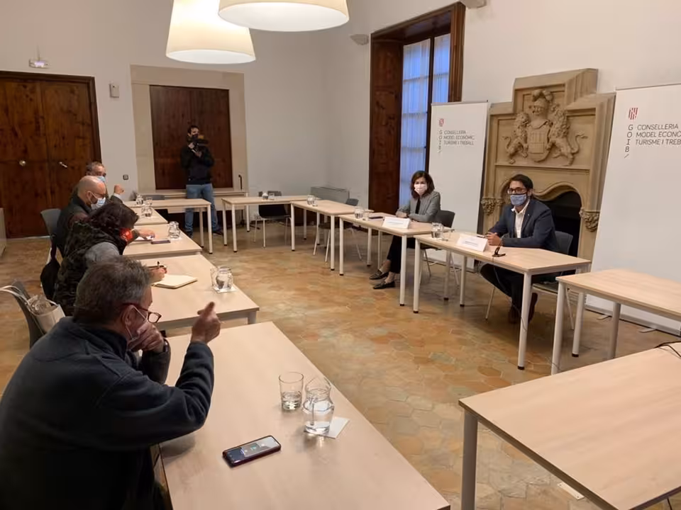 26/10/2020 Baleares retrasa el toque de queda a las doce de la noche.
El conseller de Modelo Económico, Turismo y Trabajo, Iago Negueruela, ha anunciado este lunes que el Govern retrasará el toque de queda a las doce de la noche.
SOCIEDAD ESPAÑA EUROPA ISLAS BALEARES AUTONOMÍAS
CAIB
