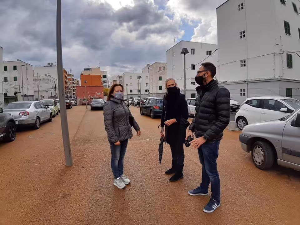 05/12/2020 La portavoz del grupo municipal de Cs en el Ayuntamiento de Palma, Eva Pomar, visita las obras realizadas en la zona de las viviendas sociales del Camp Redó.
POLITICA ESPAÑA EUROPA ISLAS BALEARES AUTONOMÍAS
CS