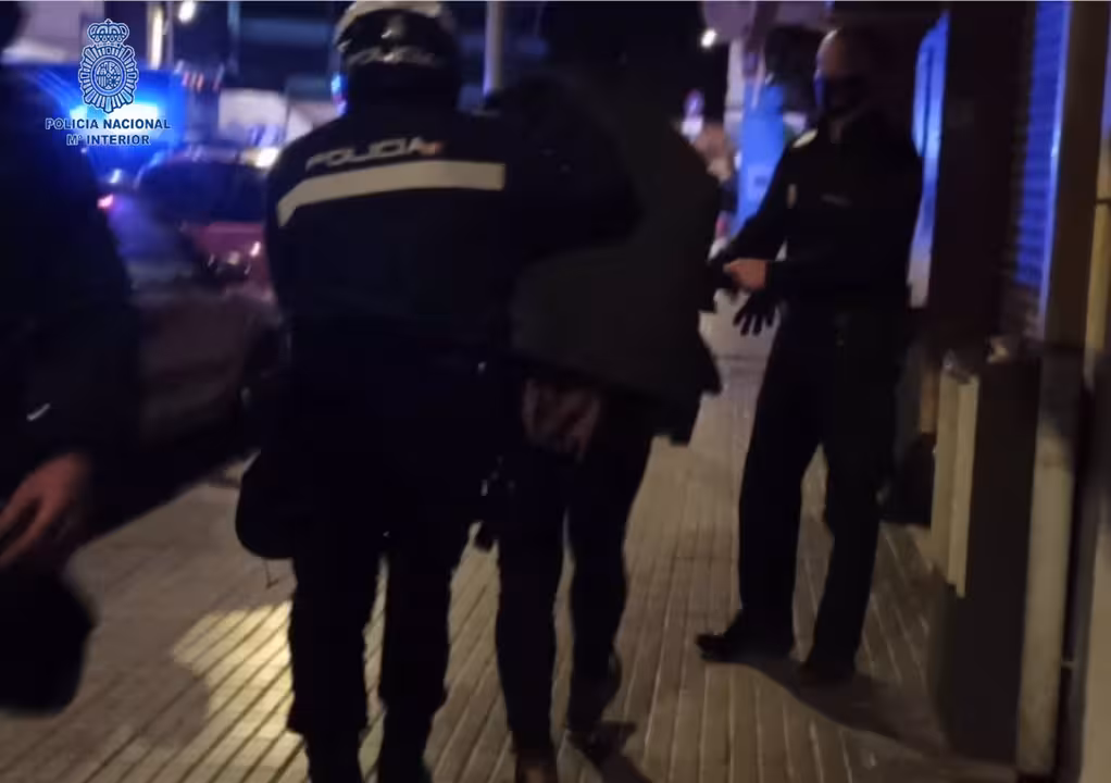 30/12/2020 Detenido en Son Gotleu por vender marihuana.
SOCIEDAD ESPAÑA EUROPA ISLAS BALEARES AUTONOMÍAS
POLICÍA NACIONAL