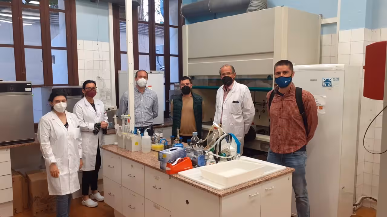 02/04/2021 Cvirus.- El laboratorio de Cort colaborará con la UIB en un sistema de detección del COVID-19 en espacios interiores.
El equipo del laboratorio municipal de Palma colaborará con el equipo de investigadores de la Universitat de les Illes Balears (UIB), el Instituto de Investigación Sanitaria de Baleares (IdisBa) y la Universidad Politécnica de Valencia que actualmente está desarrollando un sistema para detectar y eliminar el virus responsable de la COVID-19 en espacios interiores.
SOCIEDAD ESPAÑA EUROPA ISLAS BALEARES AUTONOMÍAS
AYUNTAMIENTO DE PALMA