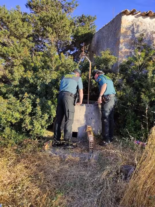 22-05-2021 Agentes de la Guardia Civil rescatan a una mujer que se cayó a un pozo de Formentera mientras intentaba rescatar a su gato.
SOCIEDAD ESPAÑA EUROPA ISLAS BALEARES AUTONOMÍAS
GUARDIA CIVIL