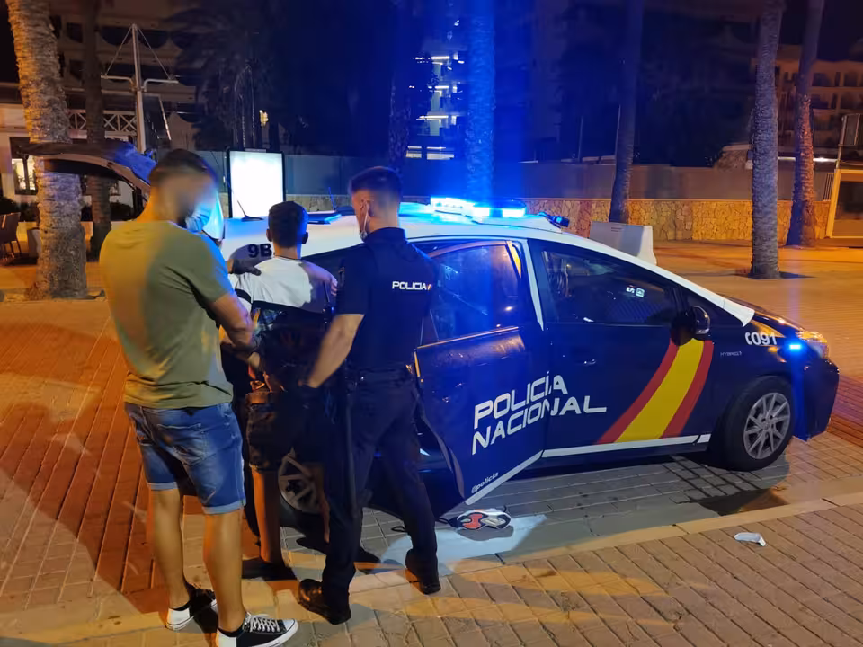 04-07-2021 Efectivos de la Policía Nacional practican una detención en la Playa de Palma.
SOCIEDAD ESPAÑA EUROPA ISLAS BALEARES AUTONOMÍAS
POLICÍA NACIONAL