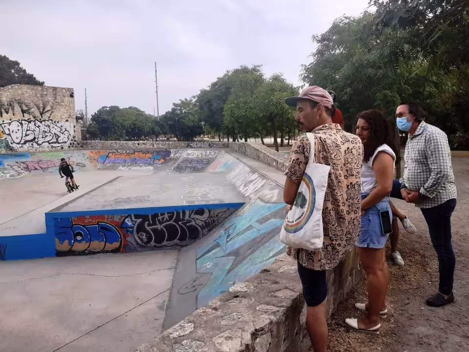 10-07-2021 La regidora de infraestructuras y accesibilidad, Angélica Pastor, se reúne con representantes vecinales y del colectivo skater y roller para planificar la ampliación del skate park de Sa Riera.
POLITICA ESPAÑA EUROPA ISLAS BALEARES AUTONOMÍAS
AYUNTAMIENTO DE PALMA