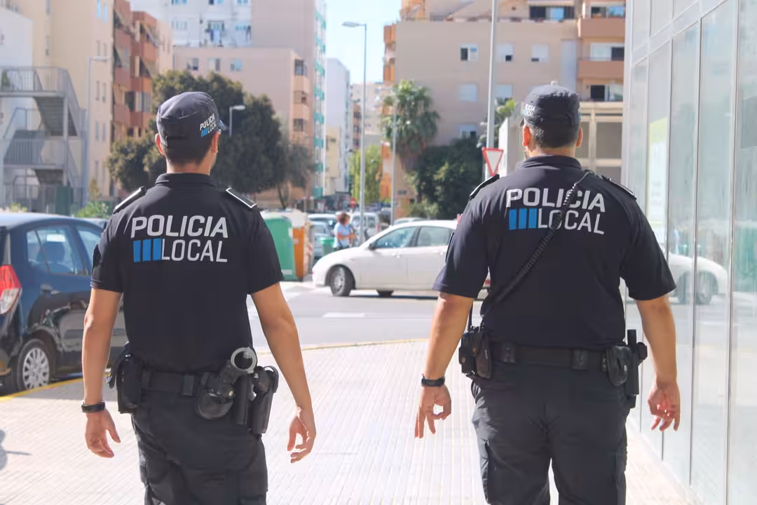 26-08-2016 Dos agentes de la Policía Local de Ibiza
SOCIEDAD ESPAÑA EUROPA ISLAS BALEARES AUTONOMÍAS
AYUNTAMIENTO DE IBIZA
