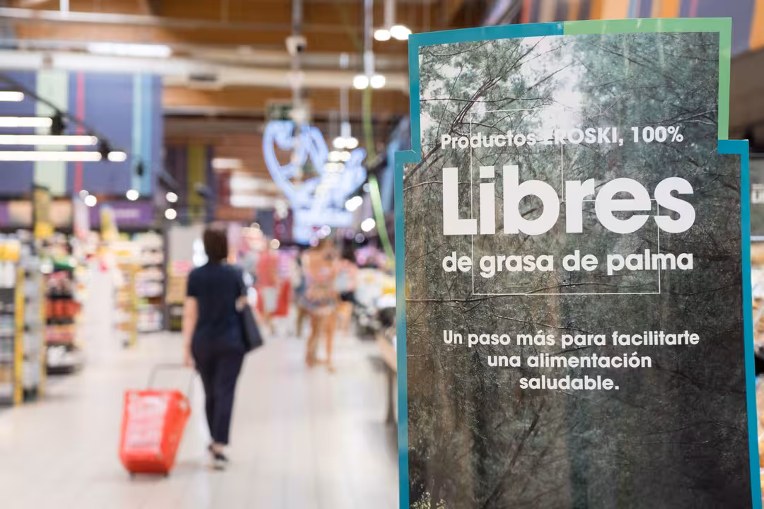 Leioa 02-09-2021 Productos EROSKI 100% libres de grasa de palma en las estanterías del hipermercado EROSKI Artea © MITXI