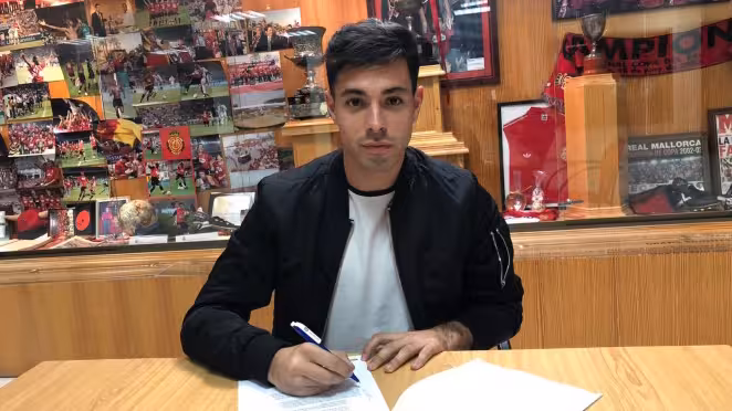 Bustos firma hasta 2020