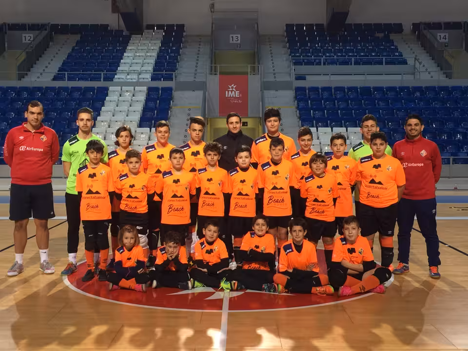 Los participantes en la escuela de porteros del Palma Futsal