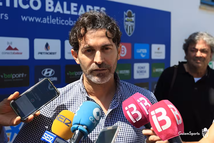 Fernando Crespí atiende a los medios