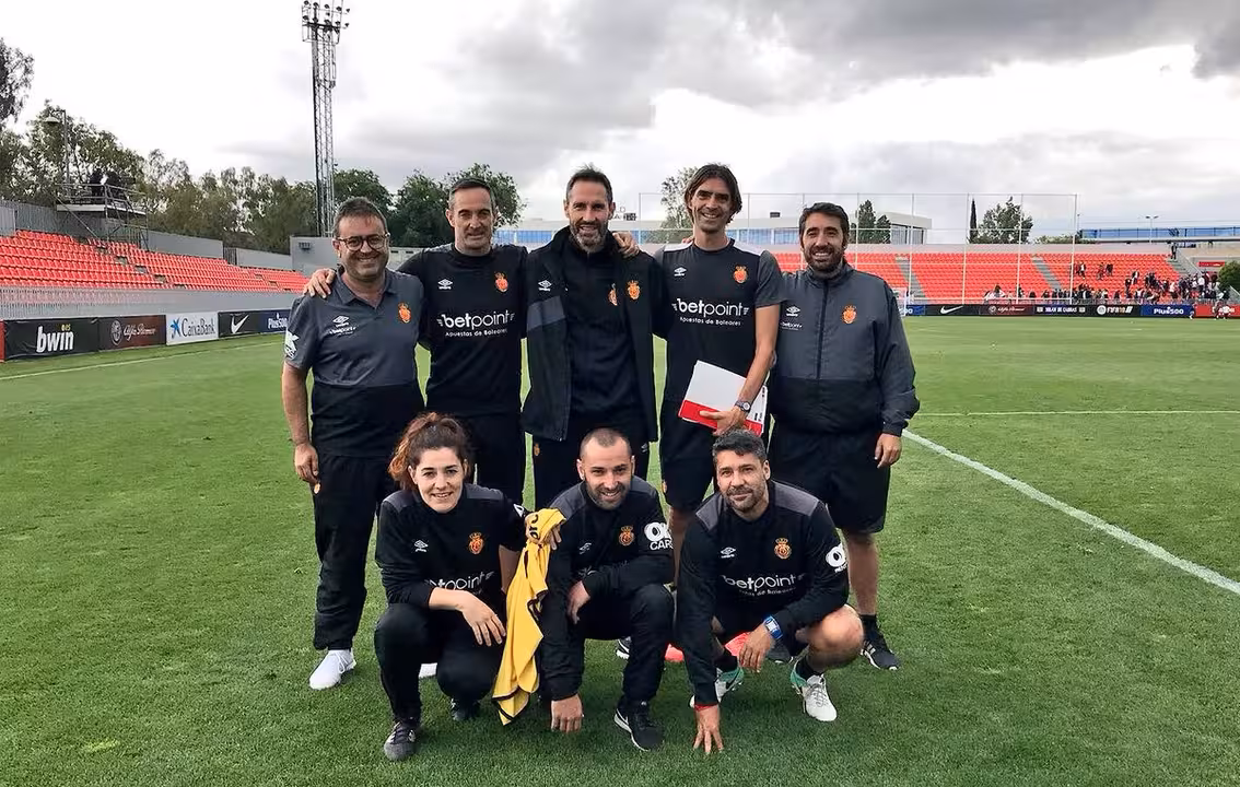 Vicente Moreno con su equipo