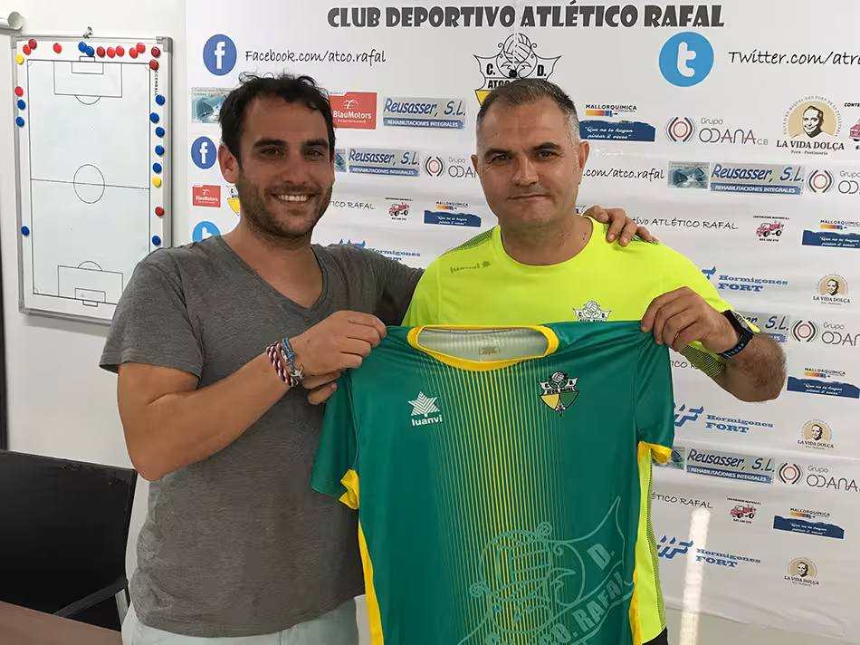 Manolo Moya se queda en el Rafal