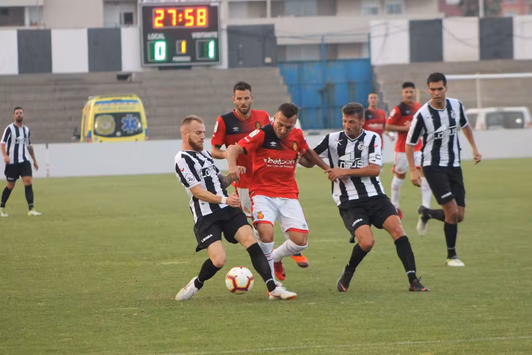 El Mallorca gana en La Línea