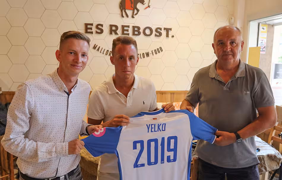 Yelko Pino presentado en el Atlético Baleares