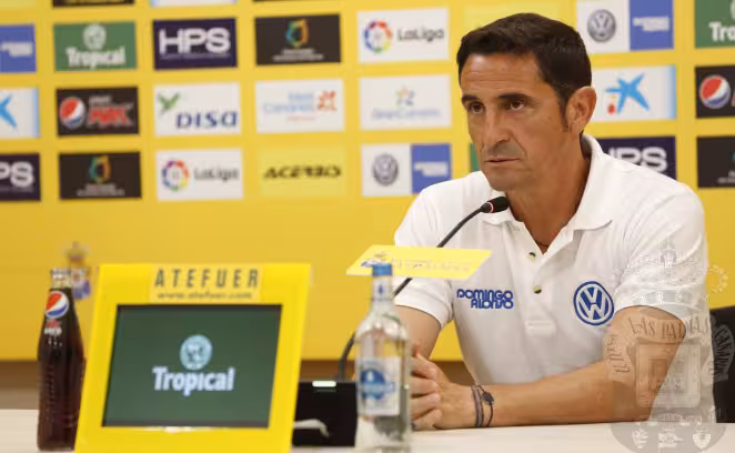 Manolo Jiménez en rueda de prensa