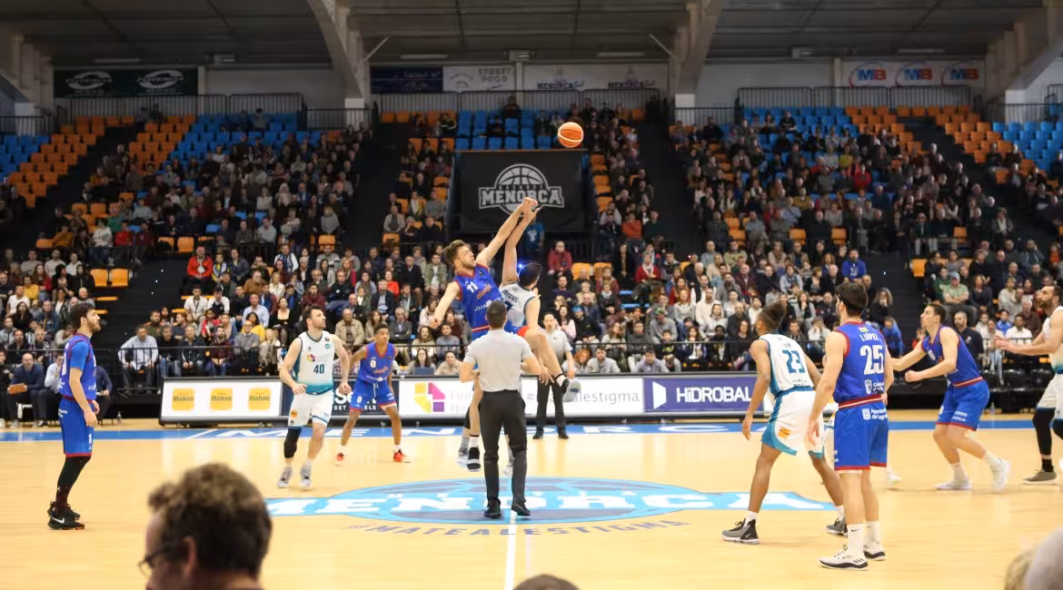 Menorca Básquet gana al Rioja Vega