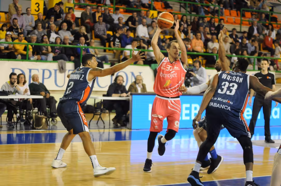 El Iberojet Palma gana en Ourense