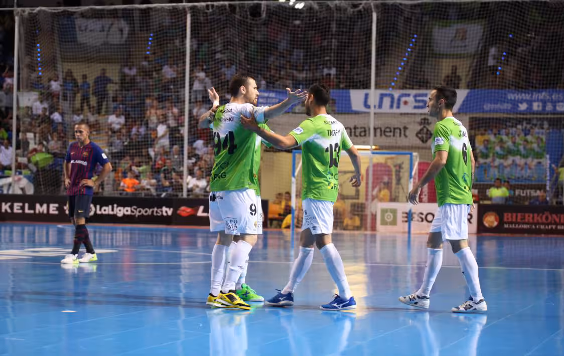 Paradynski ante el Barcelona
