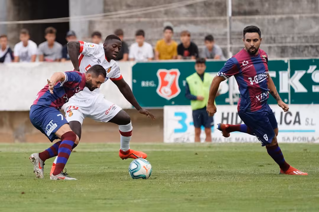 El Poblense se impone al RCD Mallorca