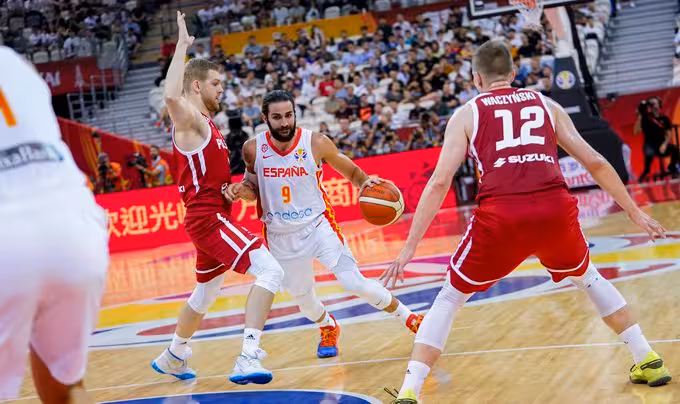 España gana a Polonia