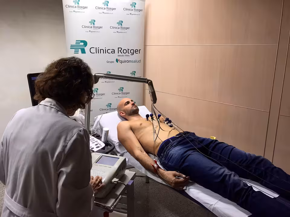 Xavi Rey pasando el reconocimiento médico