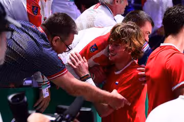Rusia gana a Serbia en la Davis