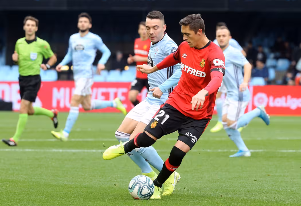 Raíllo ante el Celta de Vigo