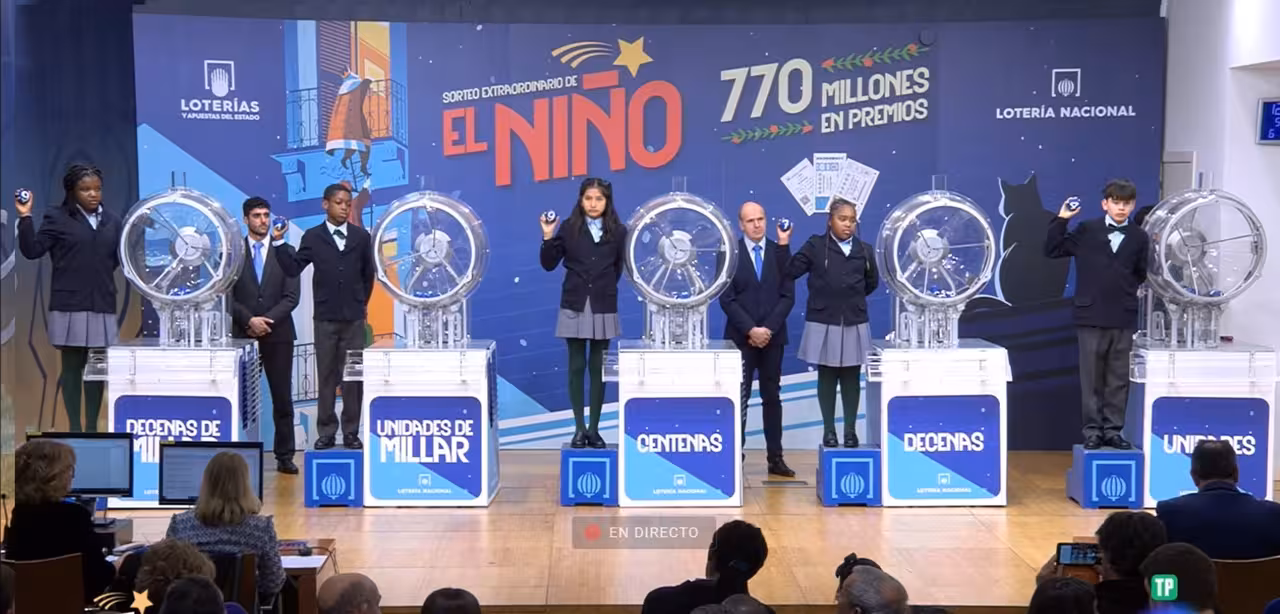 06/01/2024 El número 94.974 ha sido agraciado con el 'Gordo' del Sorteo Extraordinario de 'El Niño' 2024.
SOCIEDAD