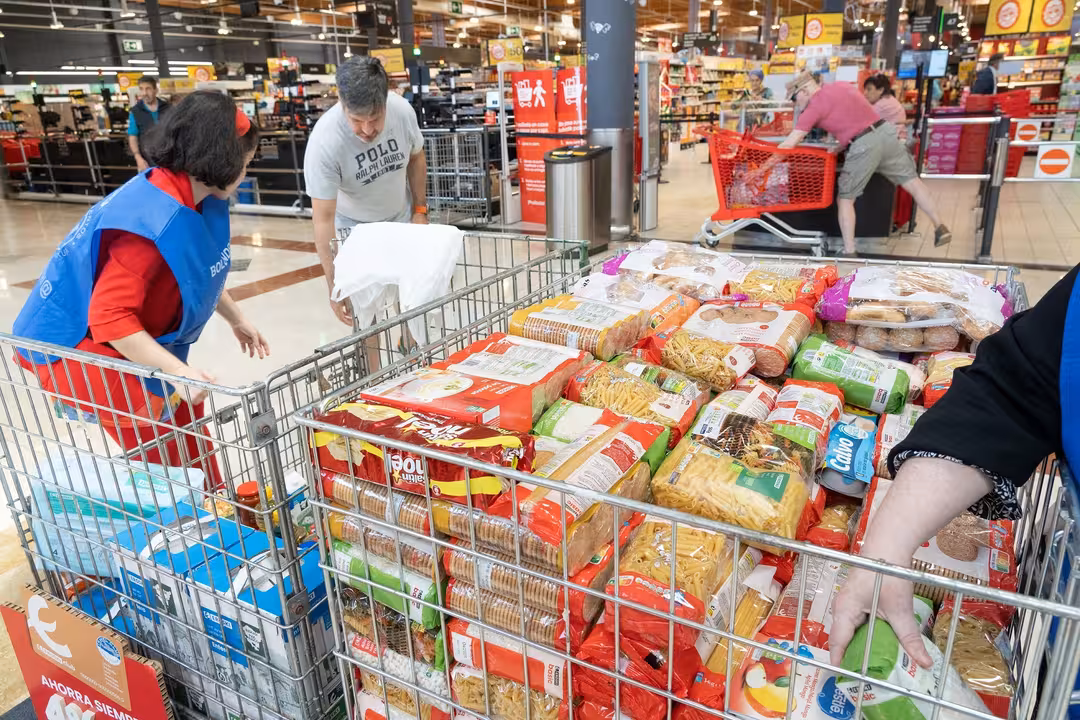 Leioa 25-05-2024 Operación Kilo Banco de Alimentos en el hipermercado EROSKI Artea © MITXI