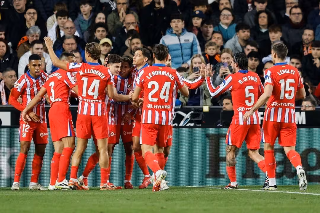 julian-alvarez-festejando-un-gol-del-valencia-atletico-de-madrid-de-primera-division-2024-25--efe