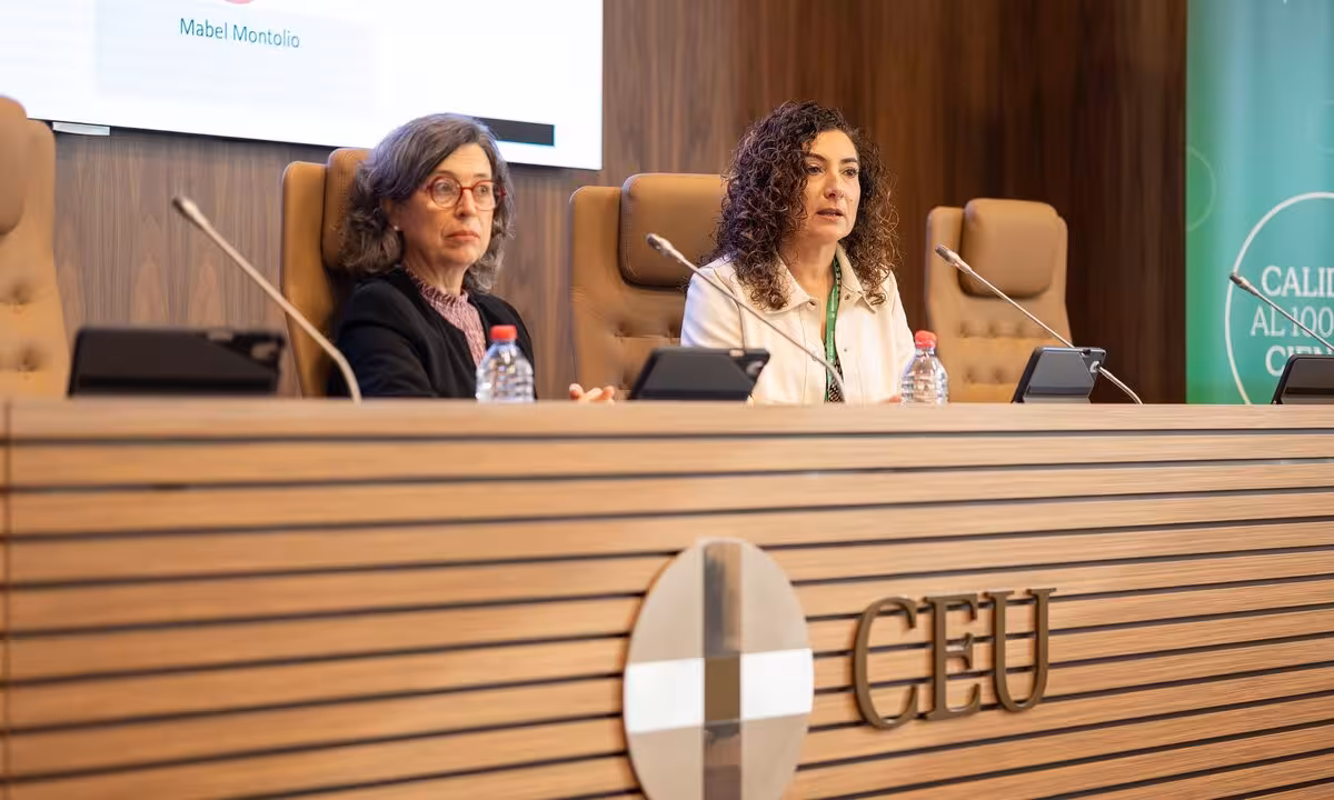 FOTOGRAFIA_MABEL MONTOLIO, DIRECTORA SEGURIDAD ALIMENTARIA DE MERCADONA, Y ALICIA LÓPEZ CASTELLANO, VICERECTORA DE INVESTIGACIÓN UNIVERSIDAD CEU CARDENAL HERRERA