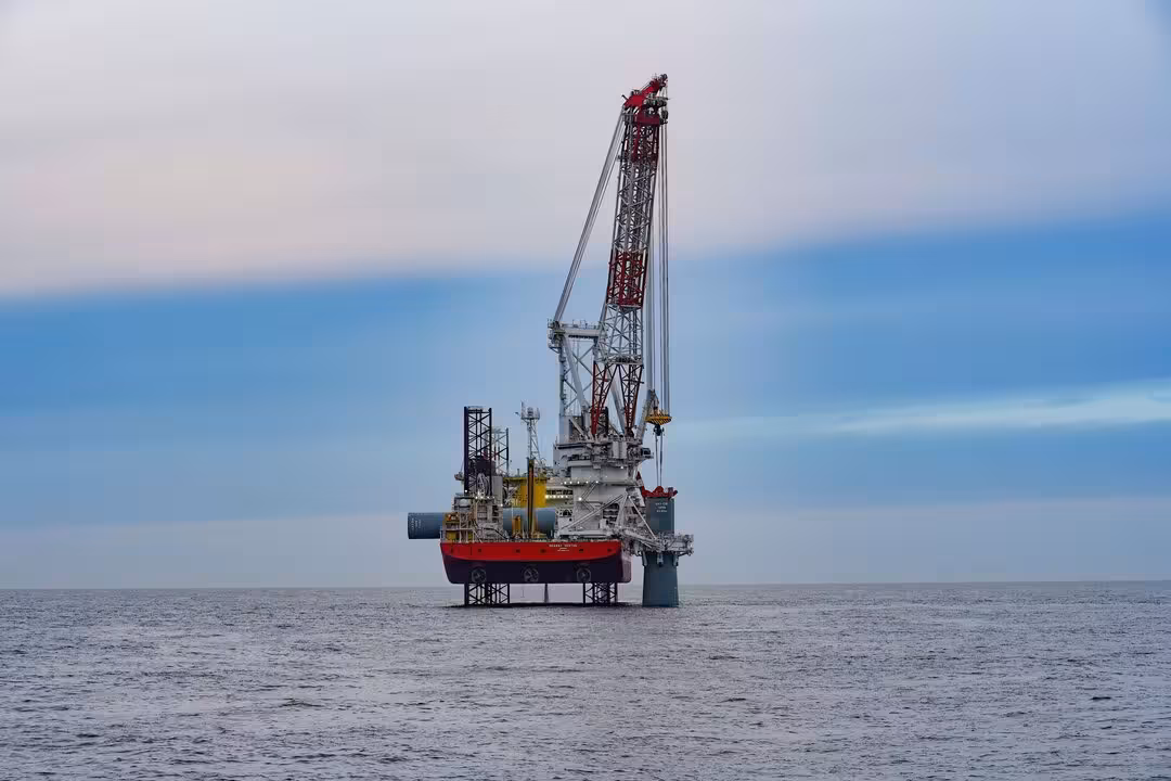 Iberdrola instala el primer monopilote de EA3