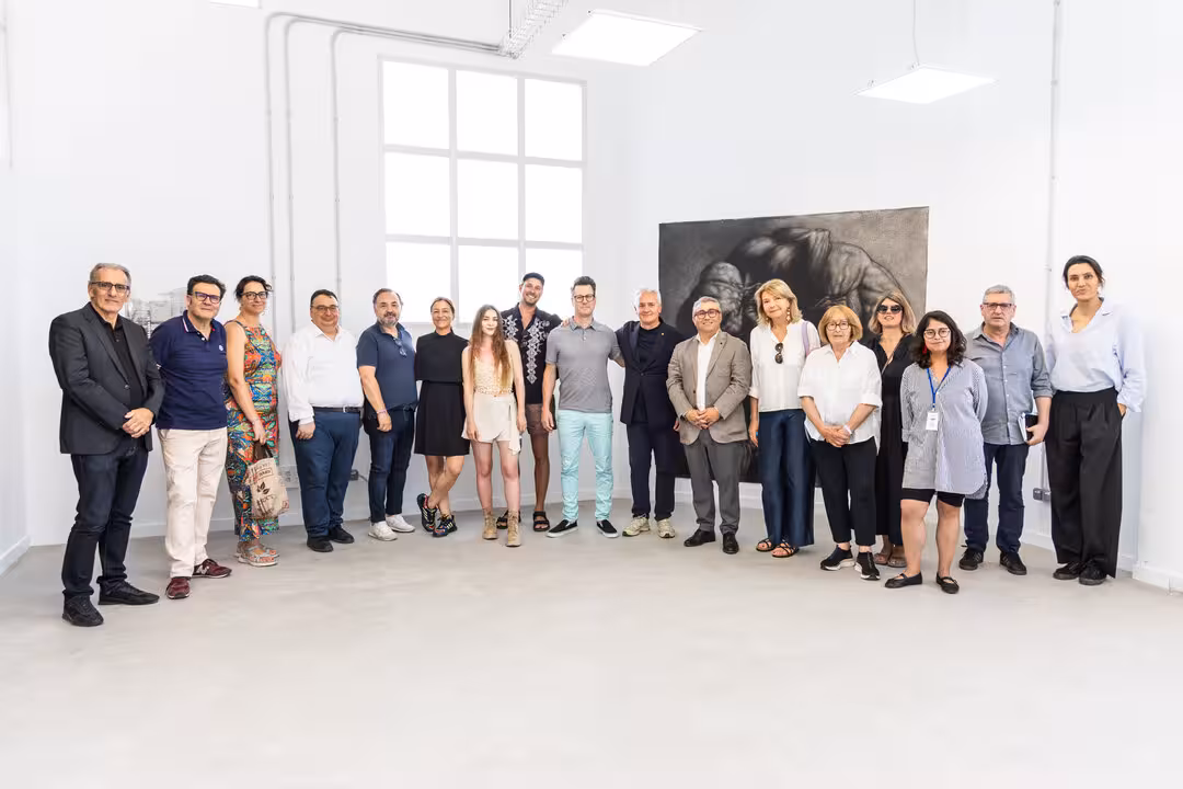 foto familia exposición inca bienal internacional