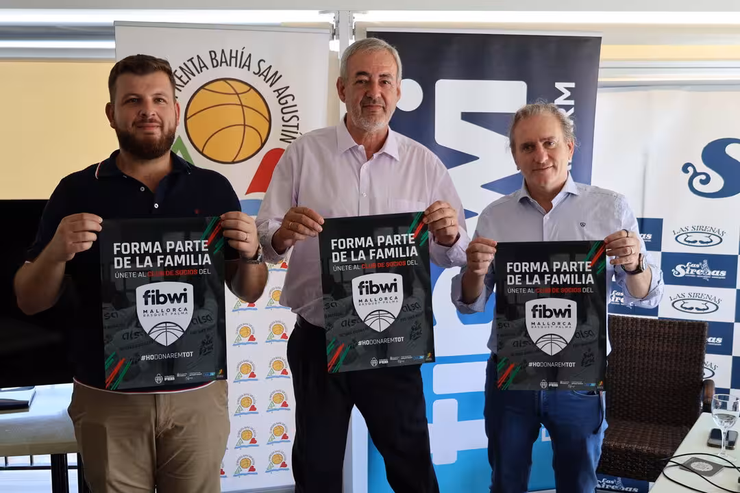 Miquel Capella, Guillem Boscana y Paco Alcalde, tras la presentación