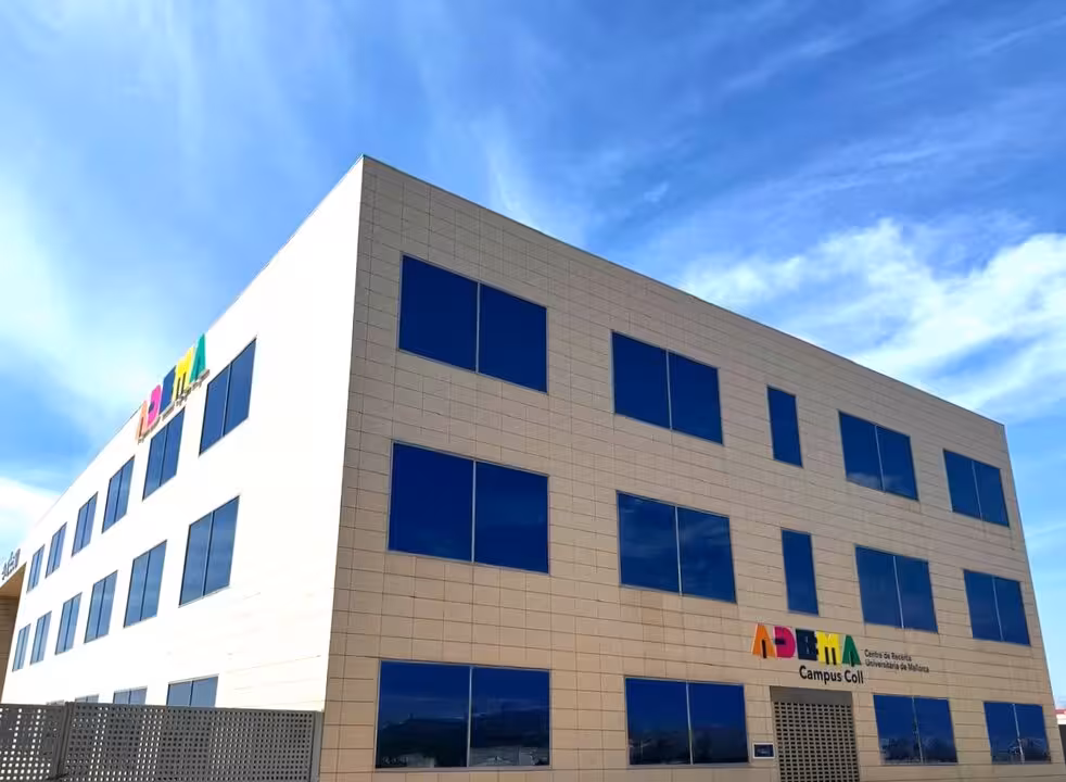 fachada nuevo edificio en el Coll d'en Rabassa