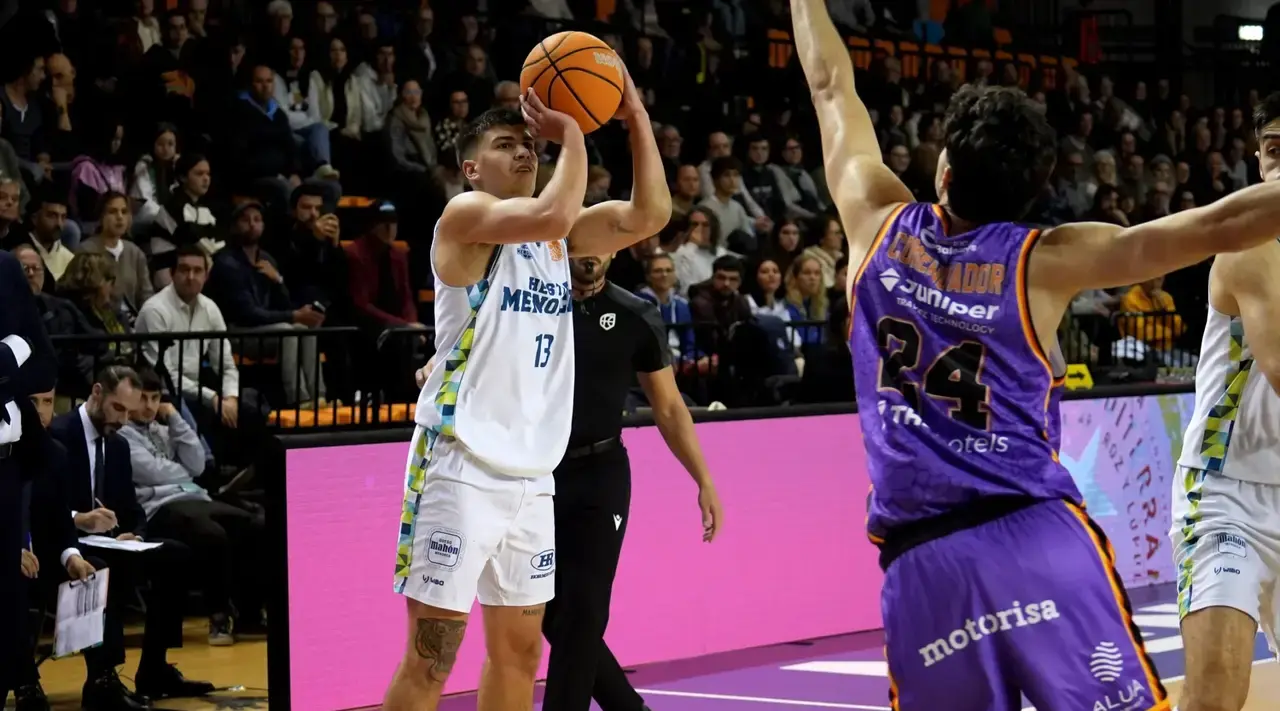 Hestia Menorca gana al Palmer