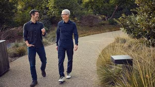 Apple-John-Ternus-Tim-Cook