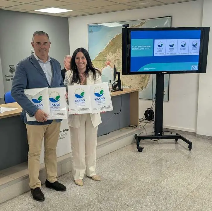 Antoni Cantarellas, director de Generaci&oacute; d'Endesa i Anna Torres, directora general de Medi Natural