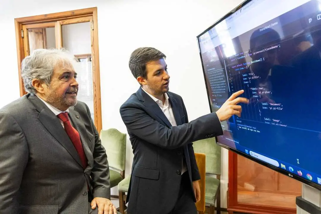 Conseller d'Hisenda, Innovaci&oacute; i Funci&oacute; P&uacute;blica, Ralel Bosch, i director insular de Modernitzaci&oacute;, Transpar&egrave;ncia i Innovaci&oacute;, Josep Cerd&agrave; 2