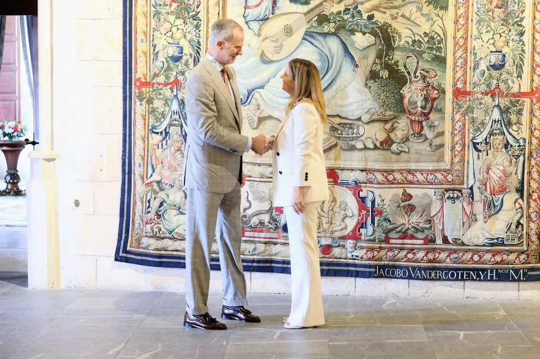 El rey Felipe VI y Prohens se han saludado antes de la audiencia.