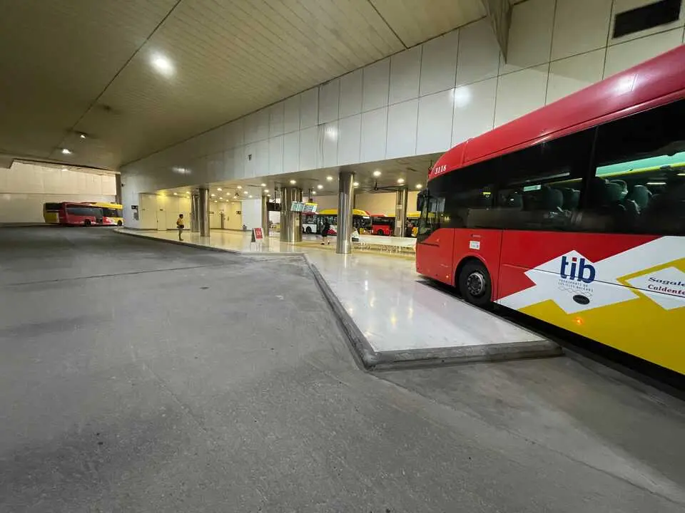 La Estaci&oacute;n Intermodal de Palma incorpora una nueva d&aacute;rsena de bus y reorganiza los espacios para mejorar el servicio a los usuarios.