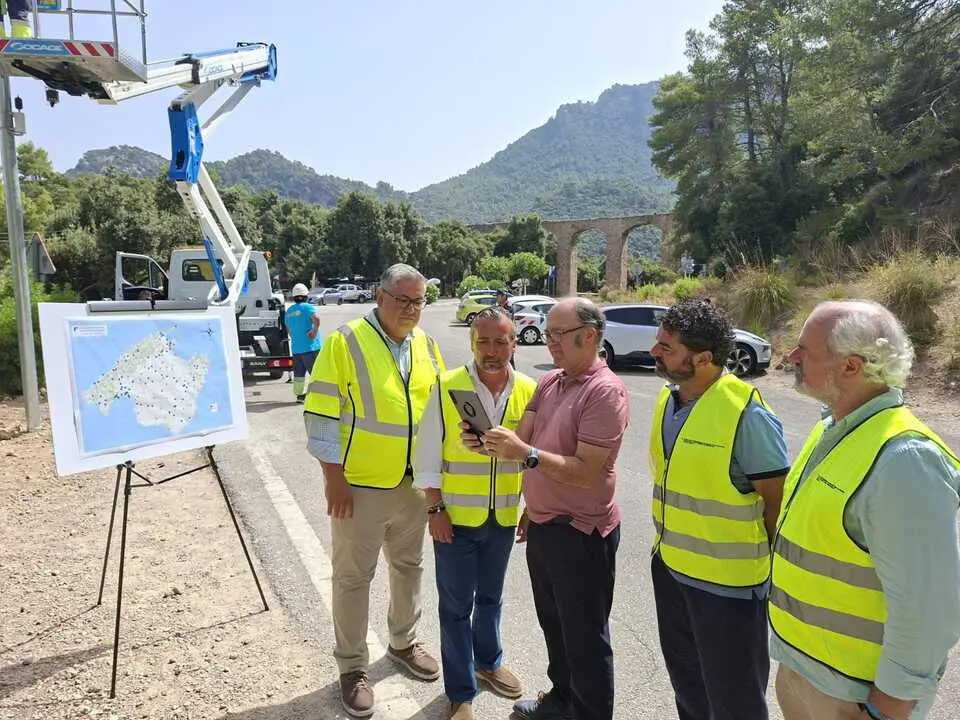Colocaci&oacute;n de los primeros 64 dispositivos en la carretera de Lluc a sa Calobra