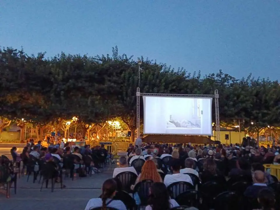 Proyección Cinema a la Fresca en el Parc de les Estacions Dimarts 18 agost