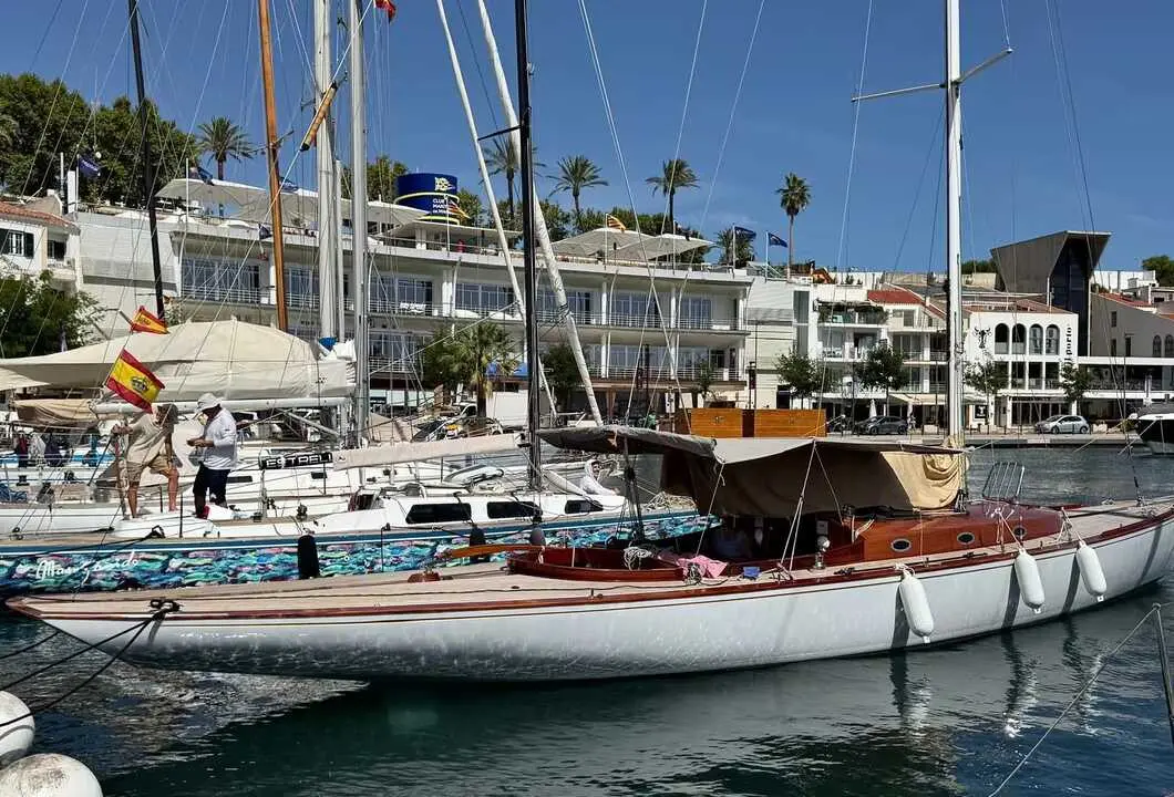 Embarcaci&oacute;n de vela de &eacute;poca. Foto: Tolo Mercadal.