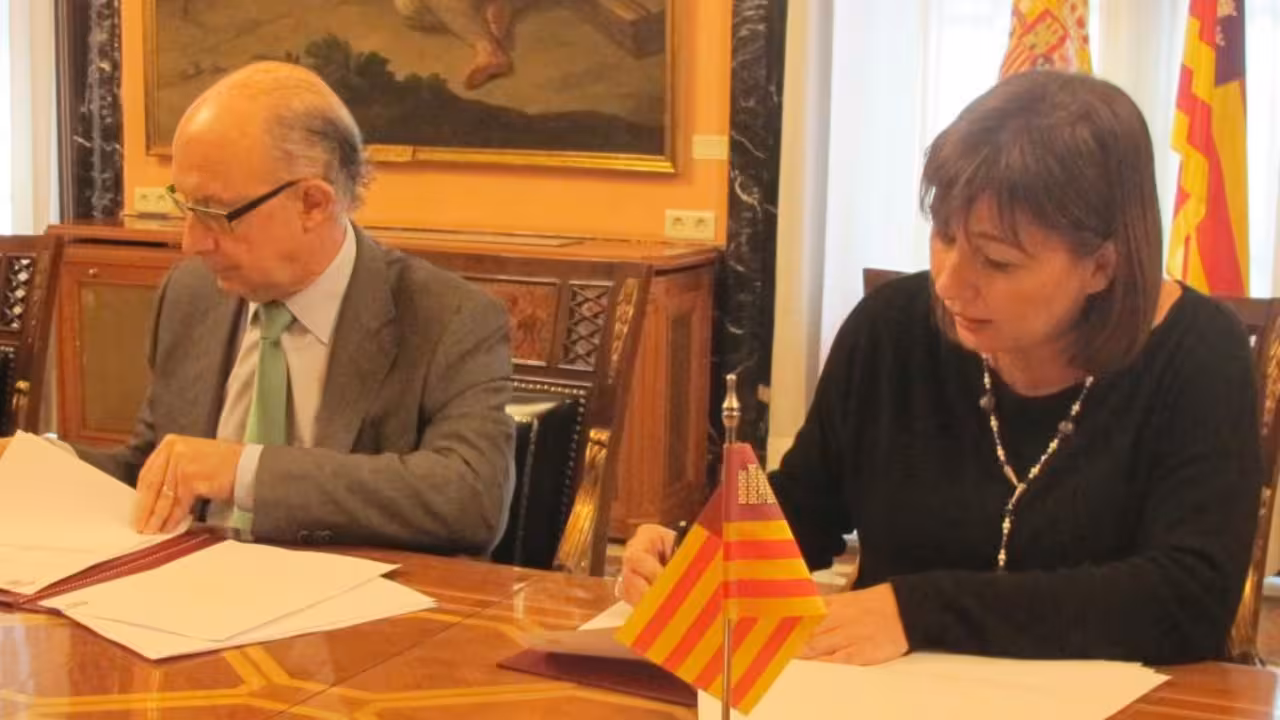 armengol y montoro firman papeles